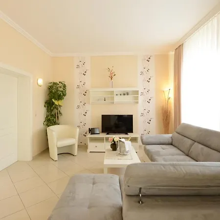 Ferienhaus Fuer 8 Personen Mit Kamin & Terrasse Boltenhagen  Exterior photo