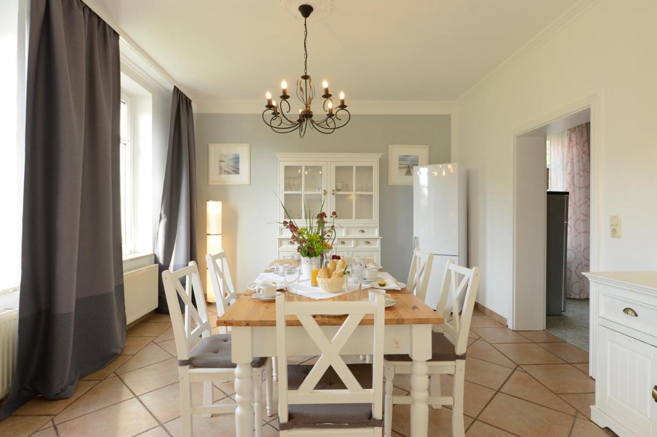 Für 8 Personen Mit Kamin&terrasse * Boltenhagen