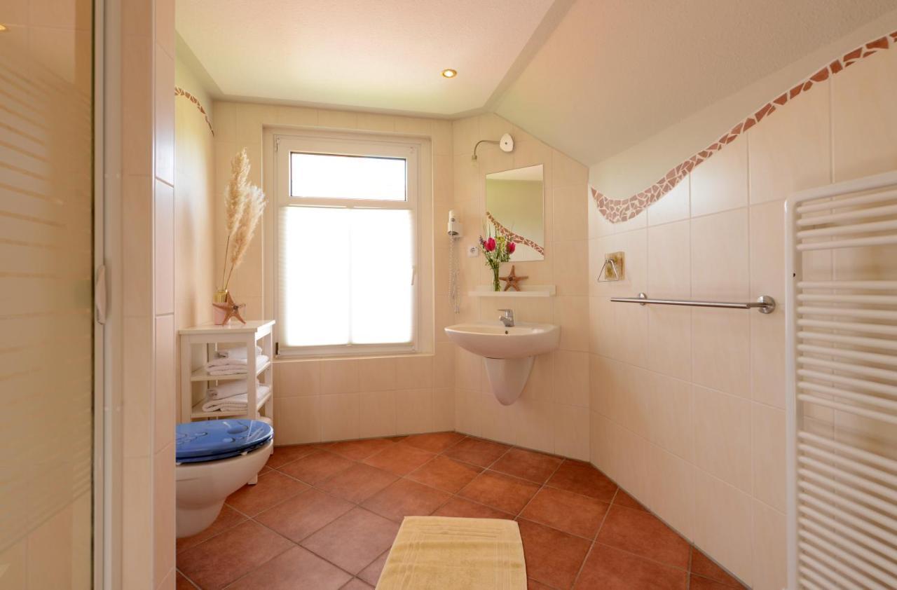 Für 8 Personen Mit Kamin&terrasse Boltenhagen