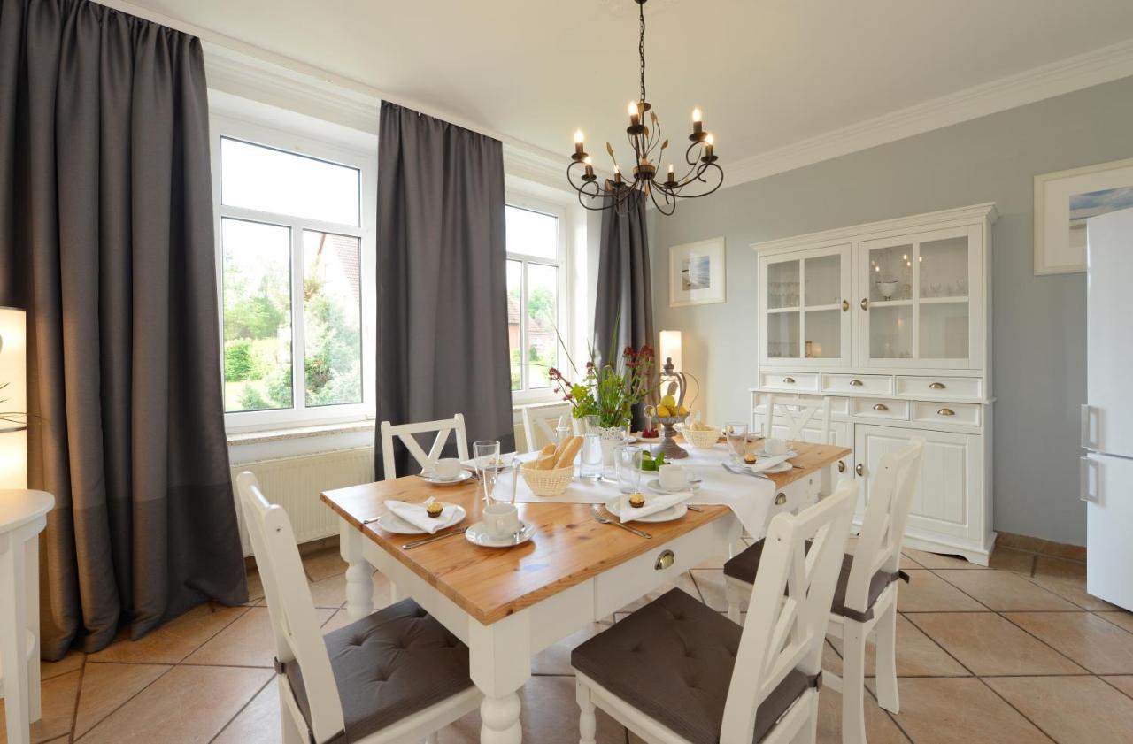 Für 8 Personen Mit Kamin&terrasse Villa Boltenhagen