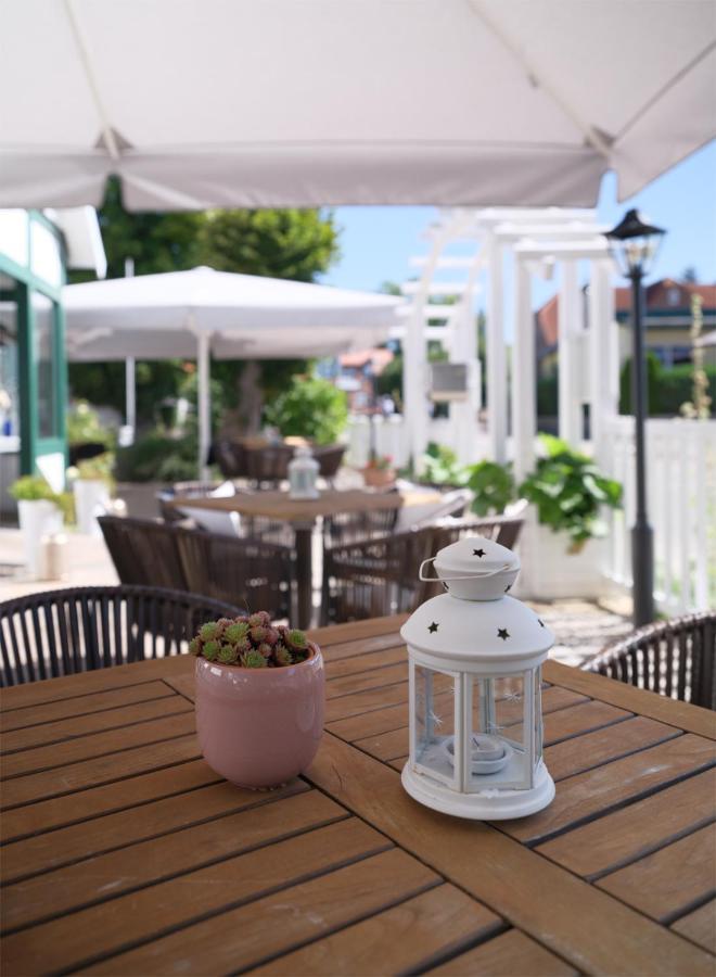 Für 8 Personen Mit Kamin&terrasse * Boltenhagen